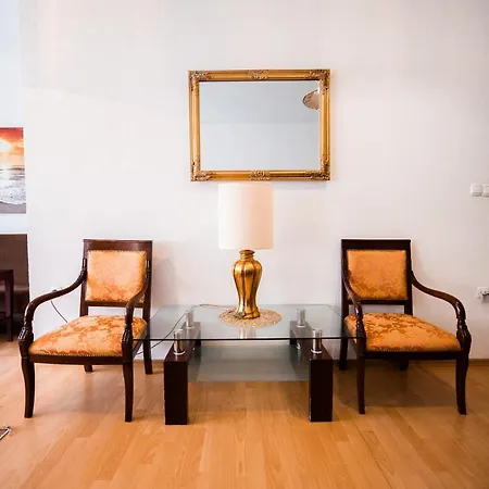Li Apartment *