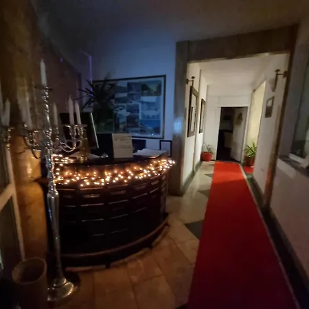 Li Apartment *