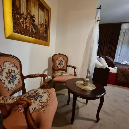 Li Apartment *